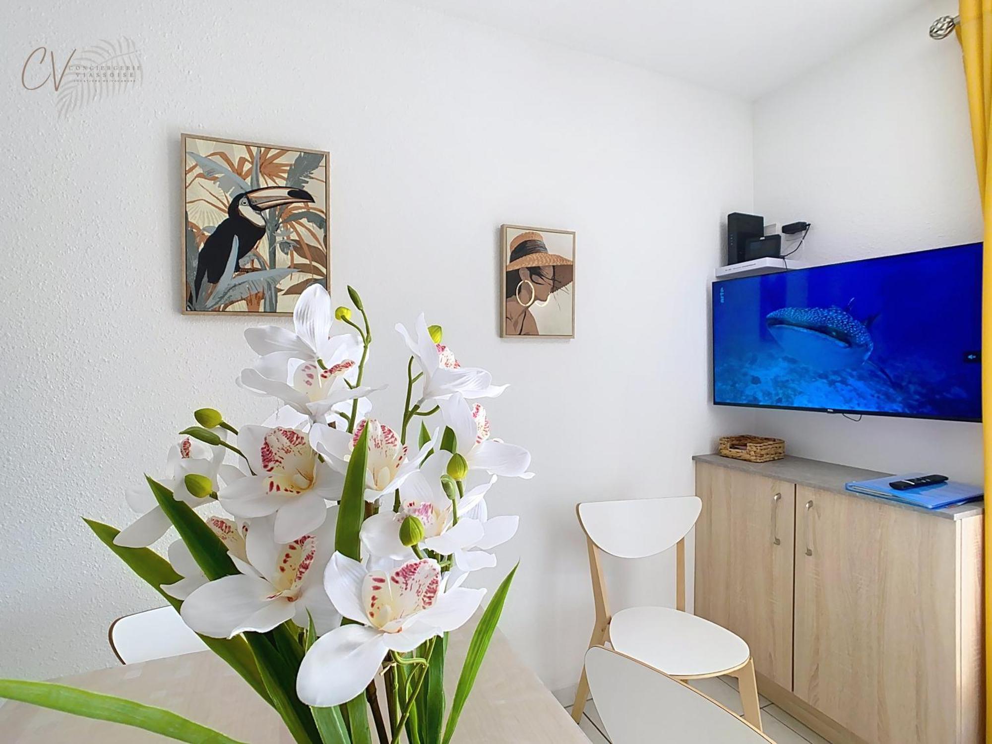 Petit Coin De Paradis Dans Residence Avec Piscine Виас Екстериор снимка